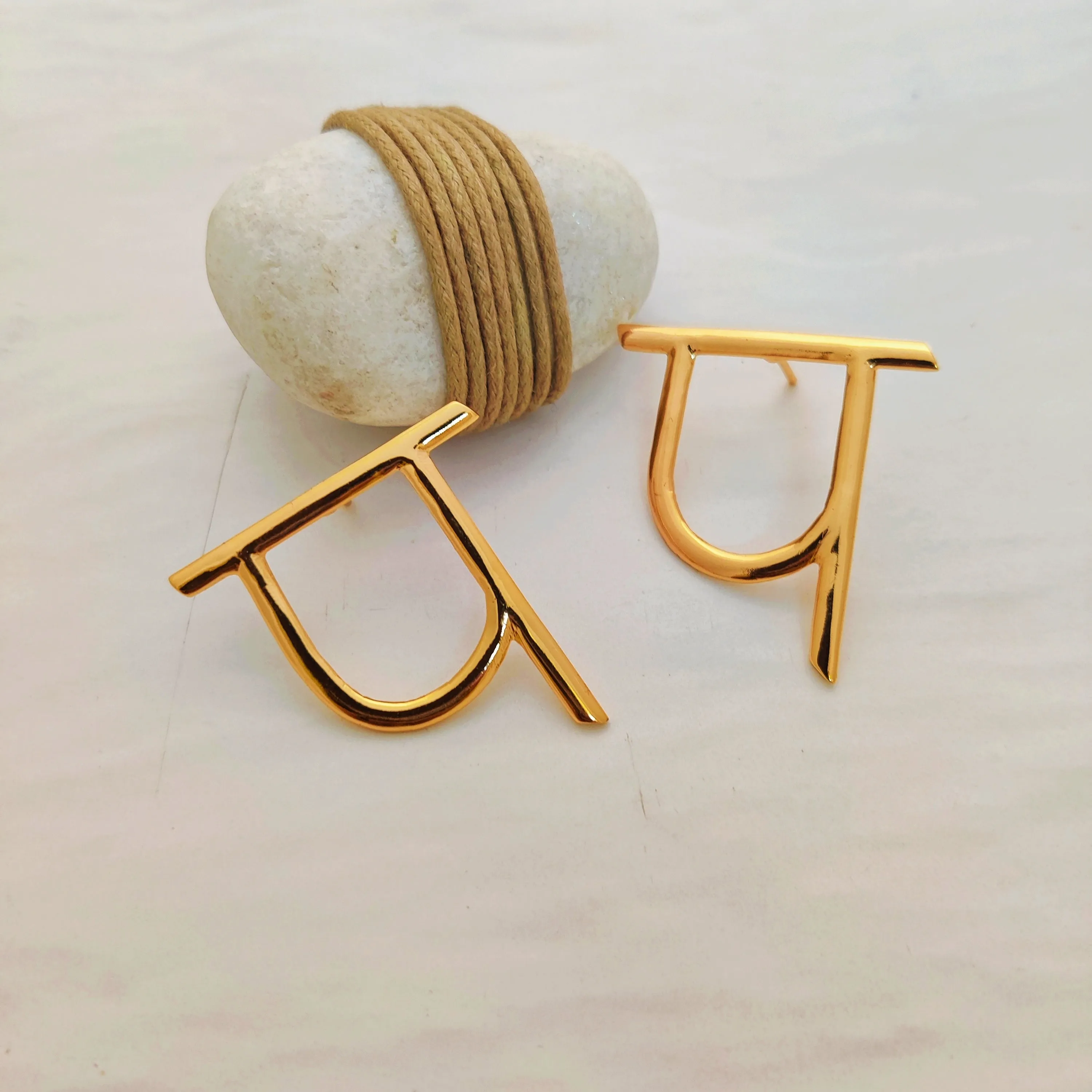 'प' Hindi Alphabet Earrings (Big)