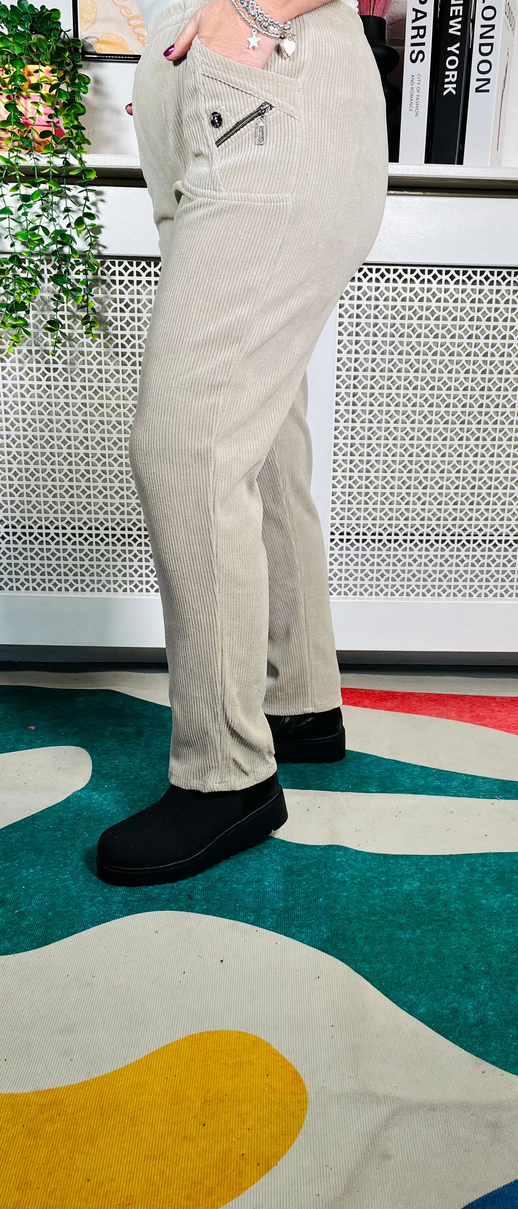 Lorenzo Jumbo Cord Trousers - Natural