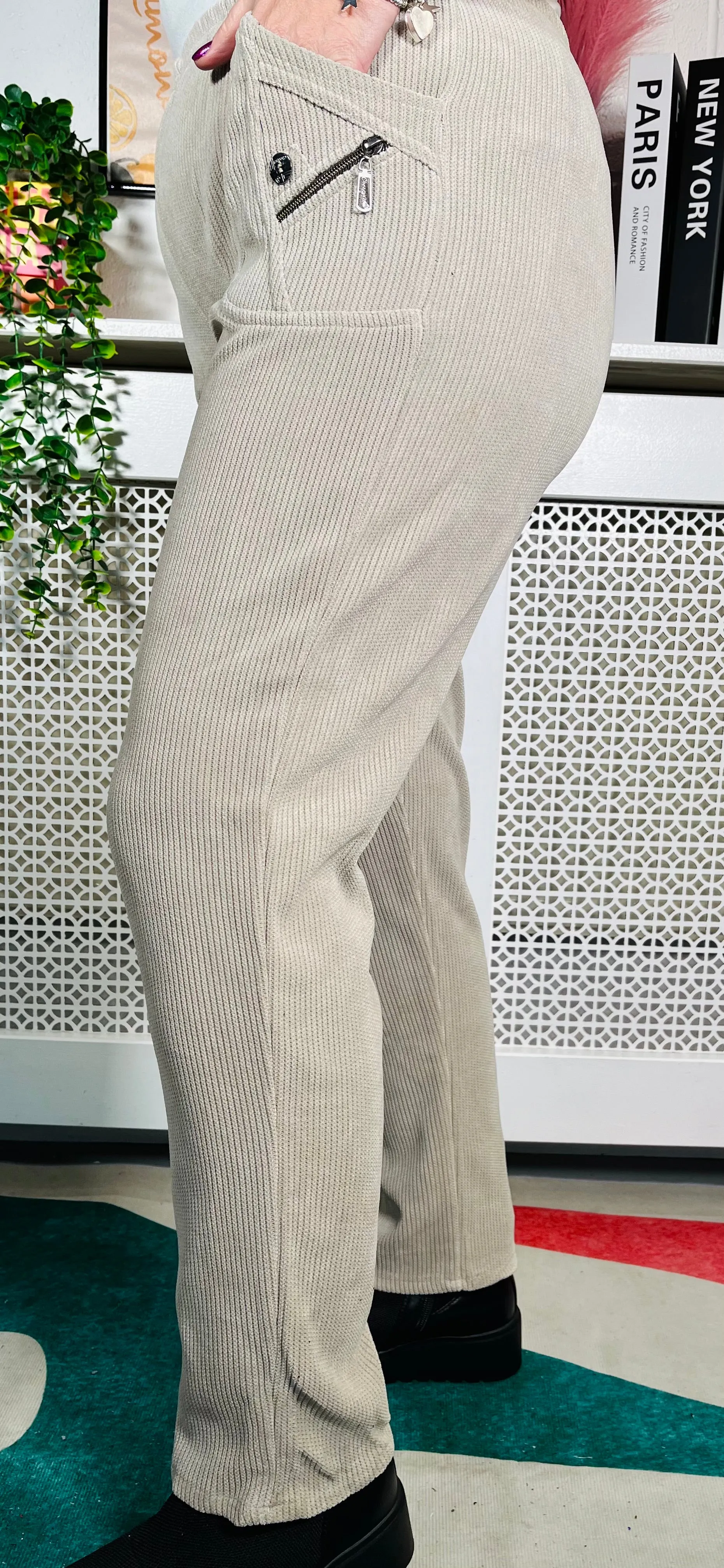 Lorenzo Jumbo Cord Trousers - Natural