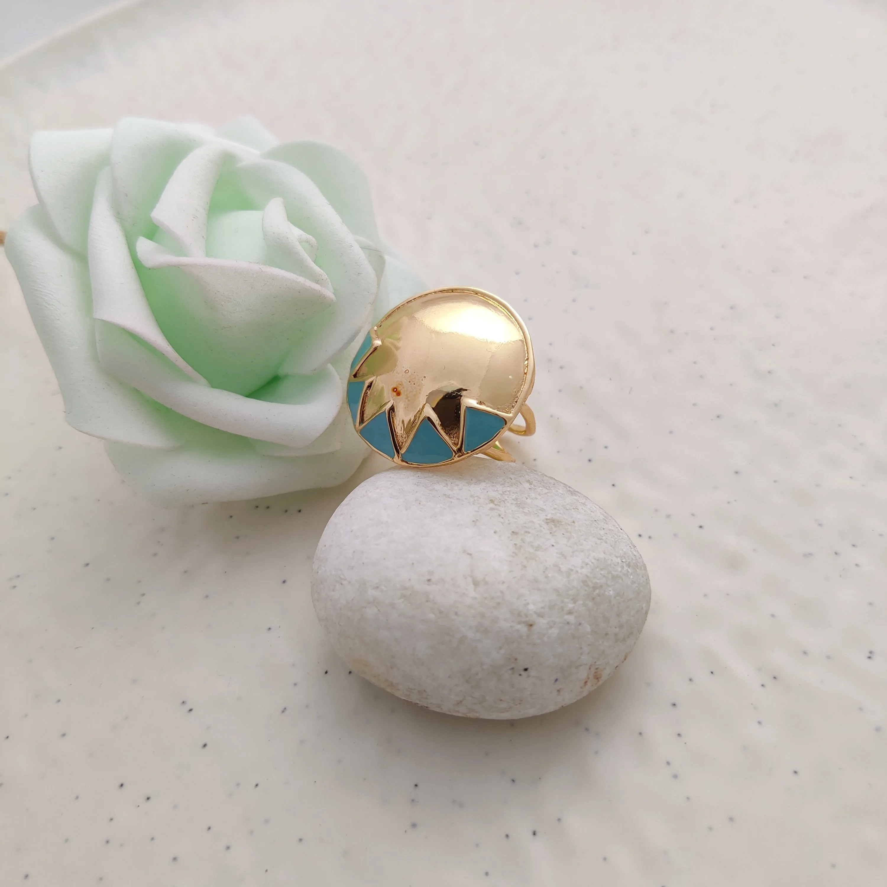 Starry-Eyed Ring (Medium)